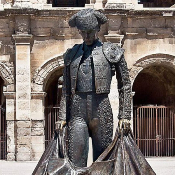 Sculpture de toréador à Nîmes